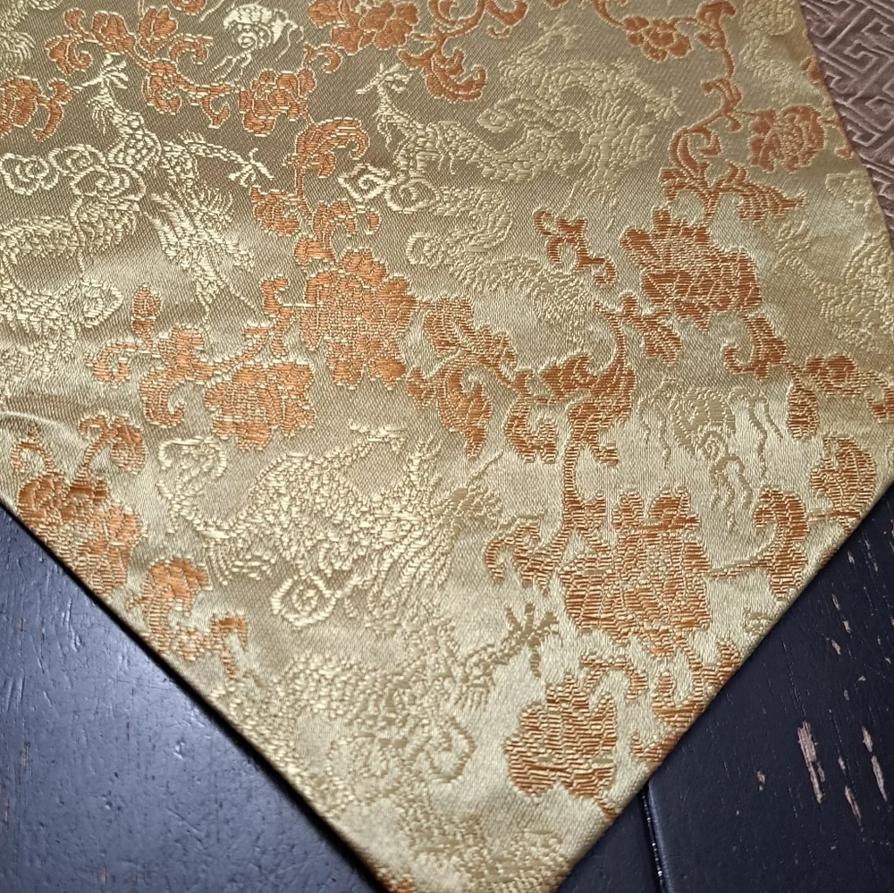 Vintage Silk Jaquard Asian Inspired Table Runner & Six Matching Place Mats